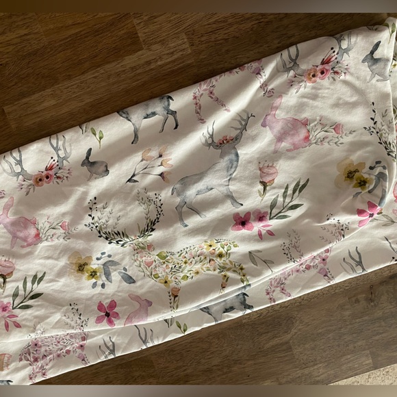 Oilo| Fitted crib sheet| Like new condition. - Picture 2 of 4